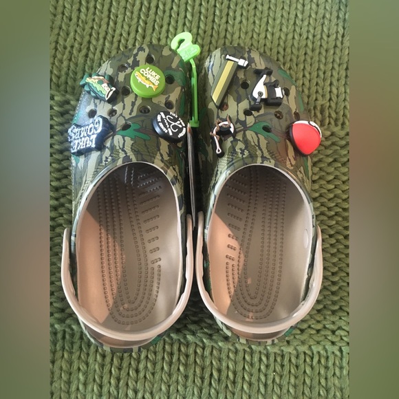 Luke Combs X Crocs - Picture 5 of 9